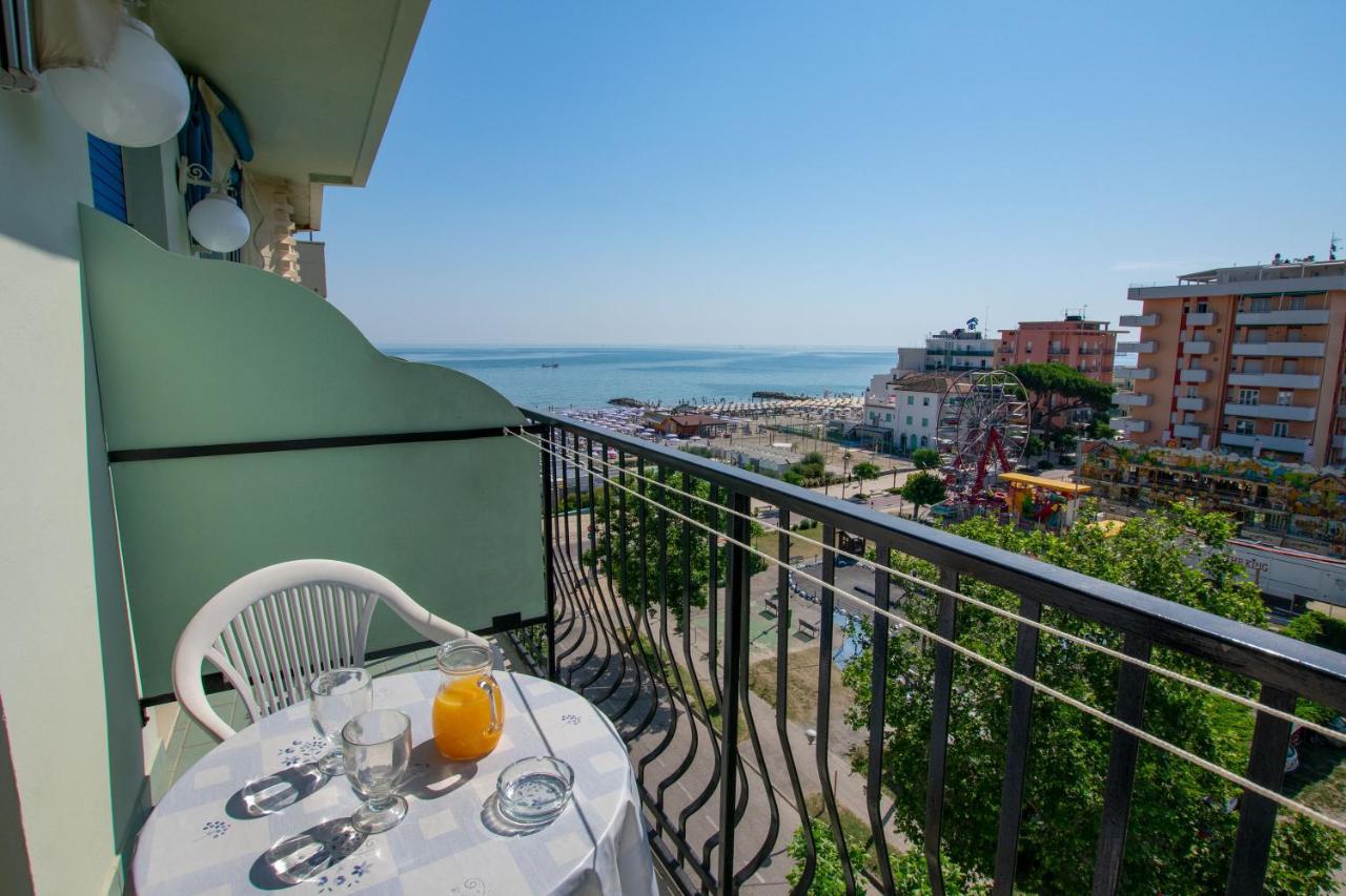 Hotel Bristol - A 30 Mt Dalla Spiaggia Misano Adriatico Exterior foto