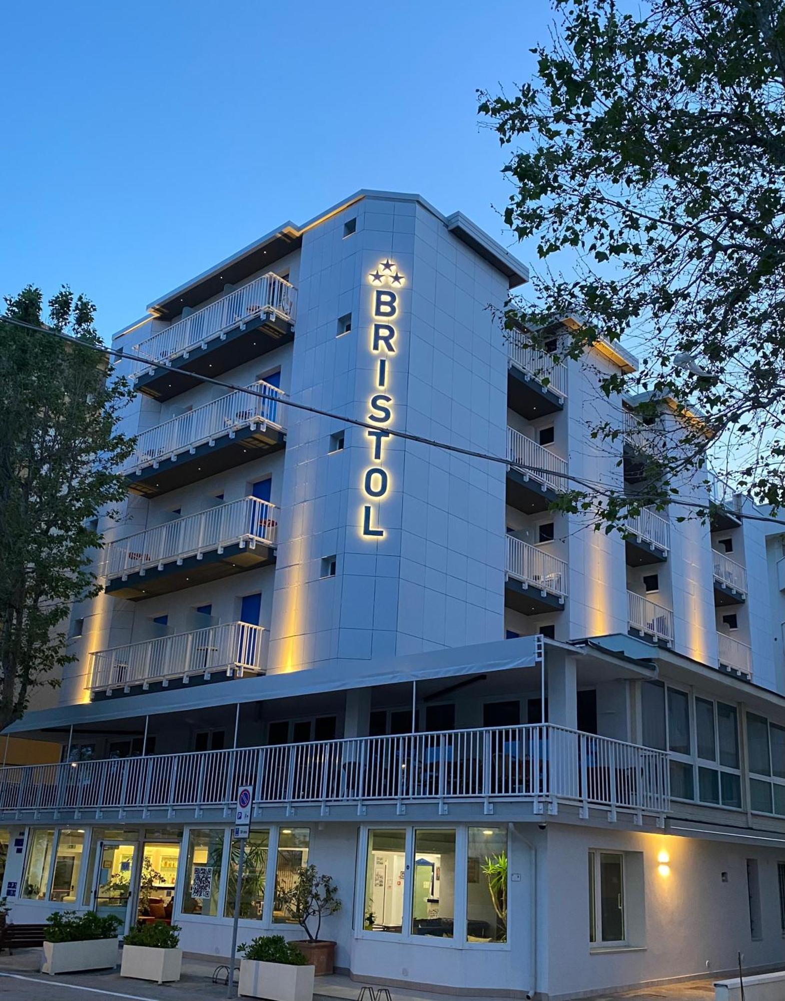 Hotel Bristol - A 30 Mt Dalla Spiaggia Misano Adriatico Exterior foto