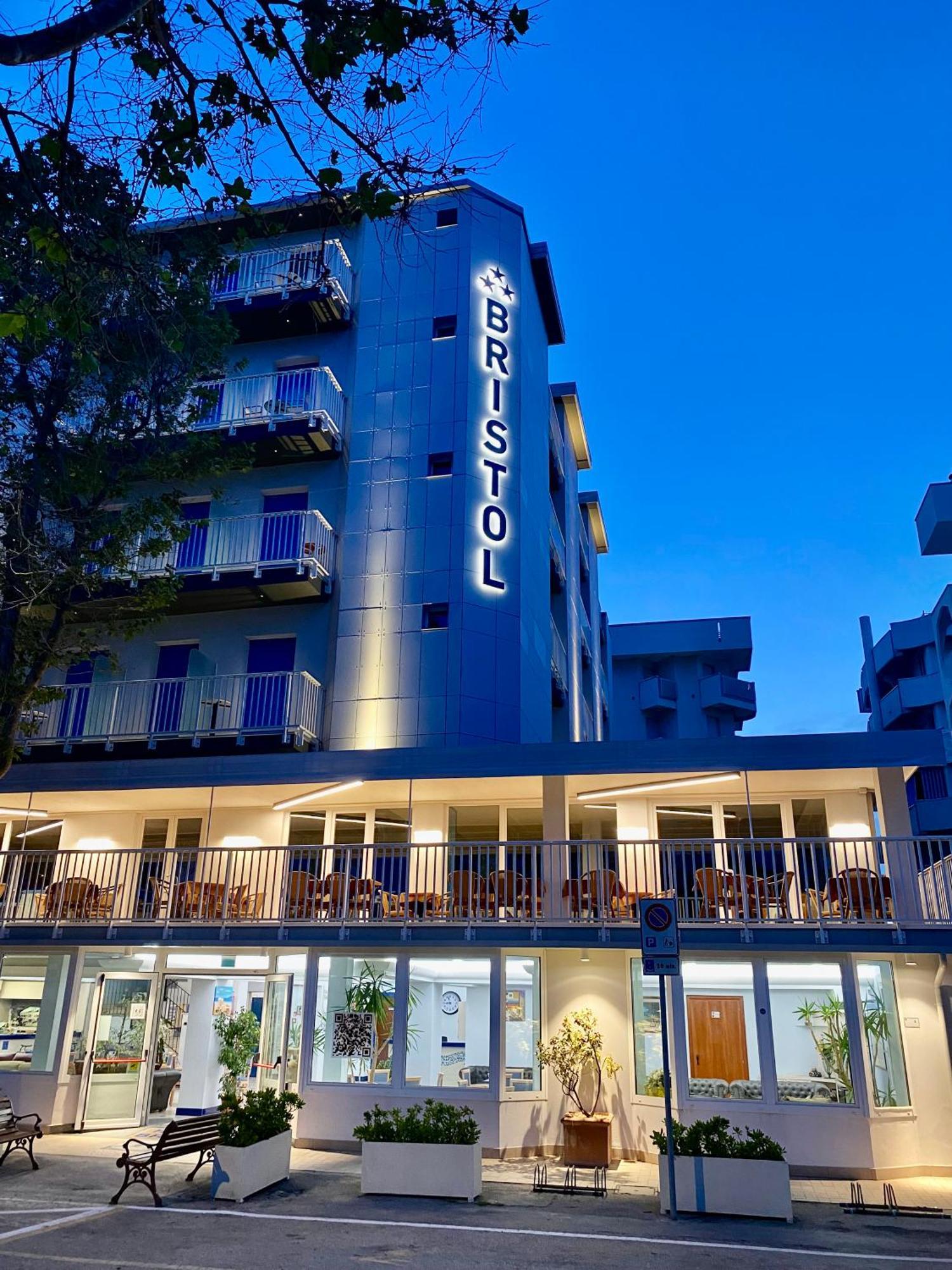 Hotel Bristol - A 30 Mt Dalla Spiaggia Misano Adriatico Exterior foto