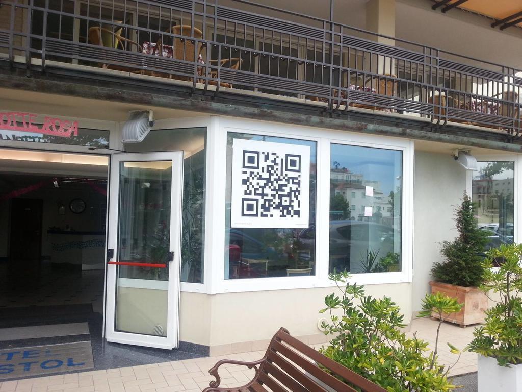 Hotel Bristol - A 30 Mt Dalla Spiaggia Misano Adriatico Exterior foto