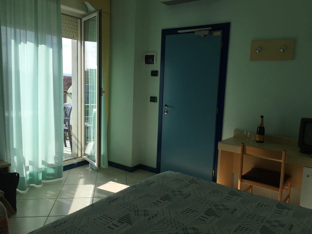 Hotel Bristol - A 30 Mt Dalla Spiaggia Misano Adriatico Quarto foto