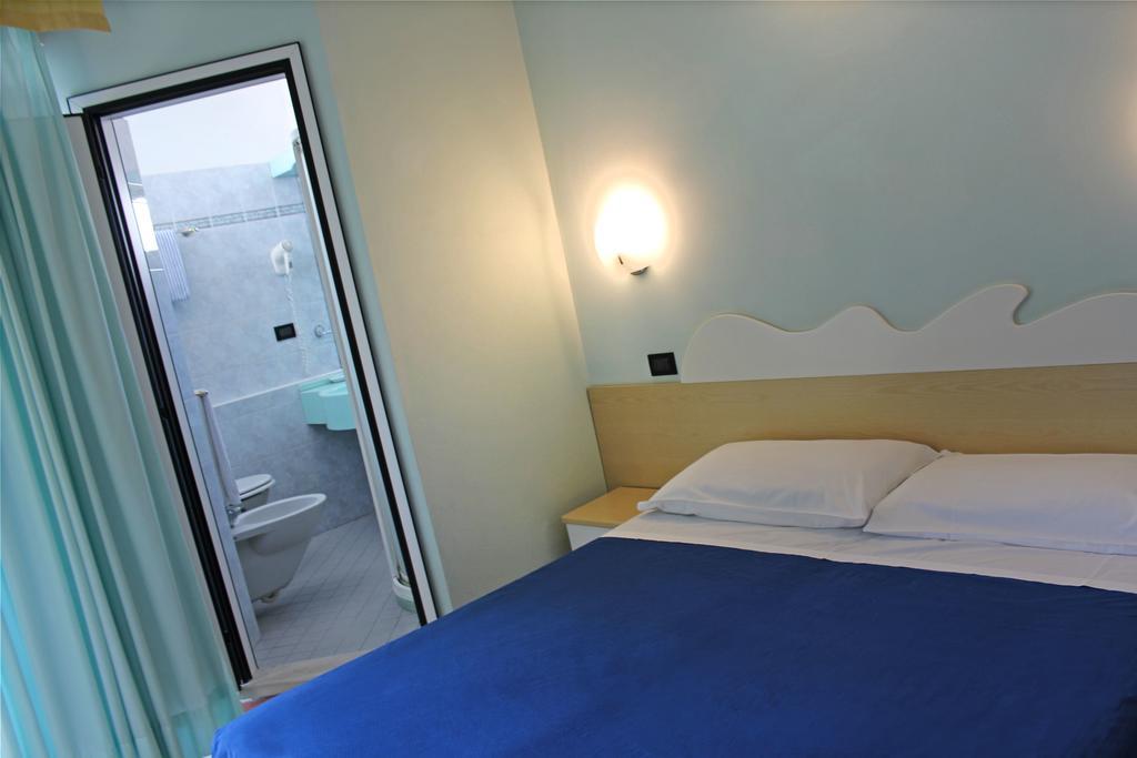 Hotel Bristol - A 30 Mt Dalla Spiaggia Misano Adriatico Exterior foto